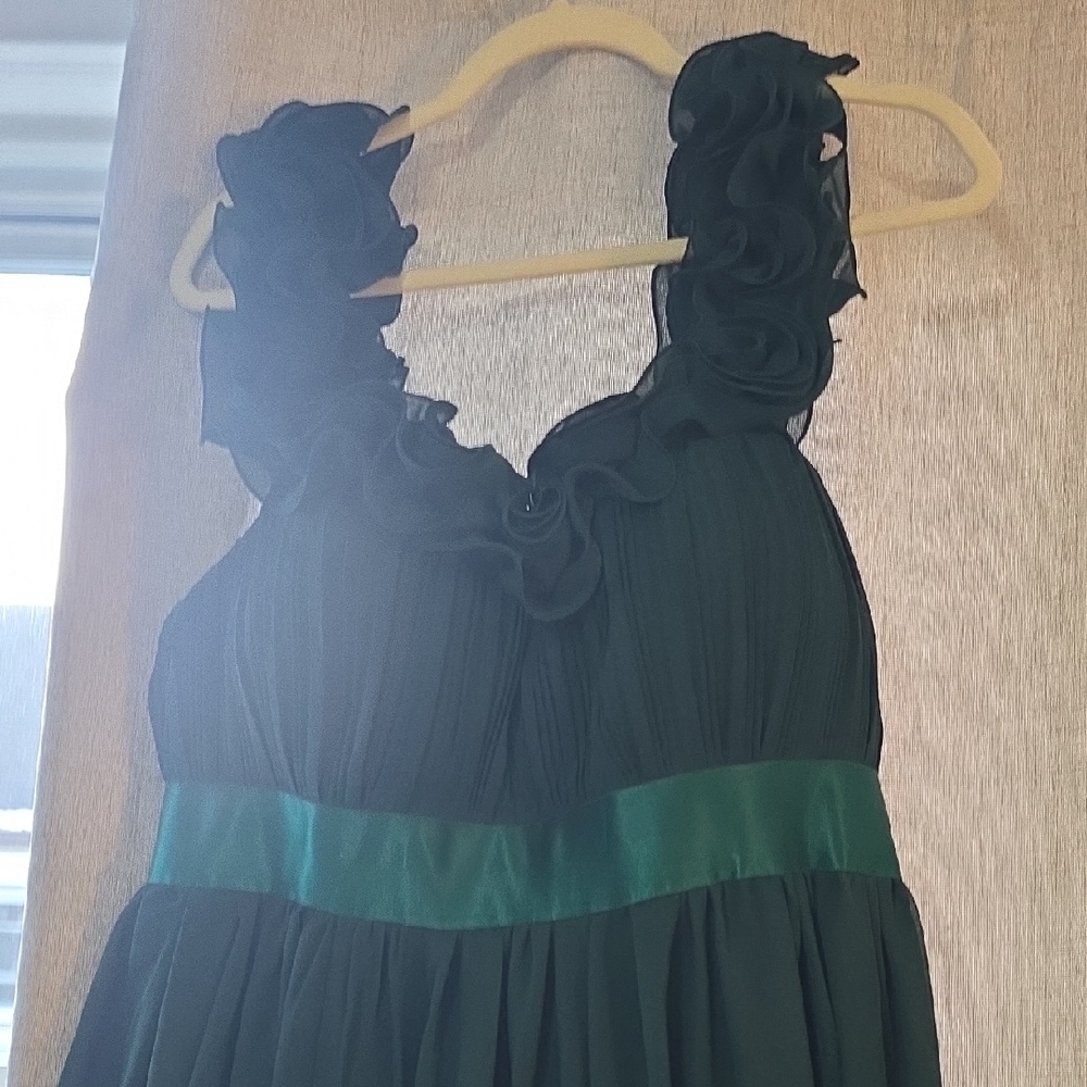 PLUS SIZE Elegant Dark Green Dress with Floral Straps